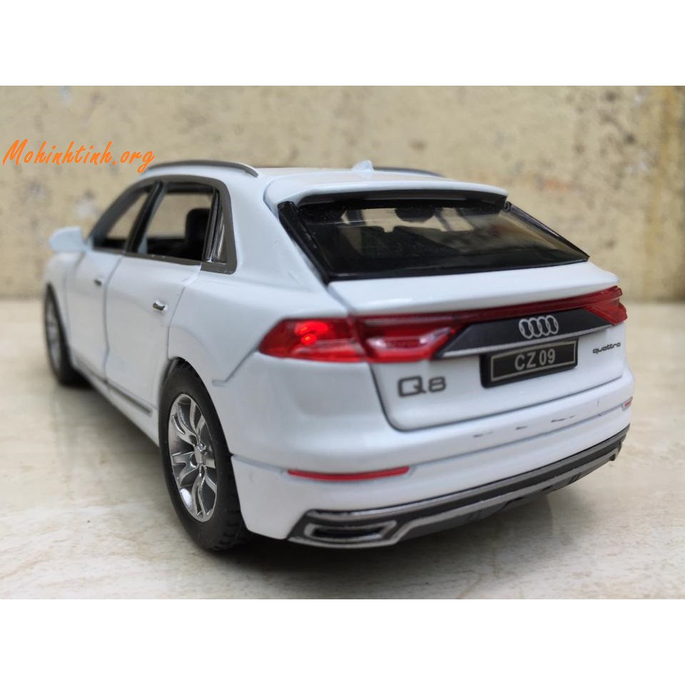Mô hình xe ô tô AUDI Q8 1:32