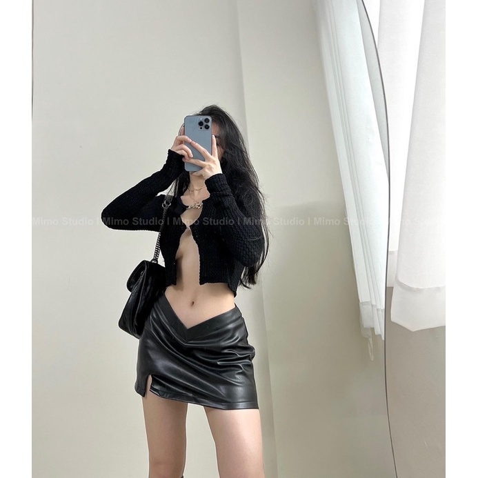 ÁO ĐEN DÀI TAY GÀI NÚT SEXY- VÁY DA LƯNG THẤP XẺ ĐÙI