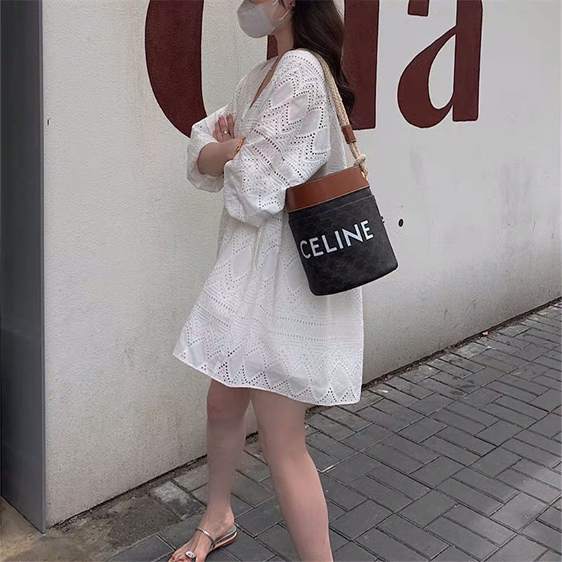 Đầm babydoll vải ren thô