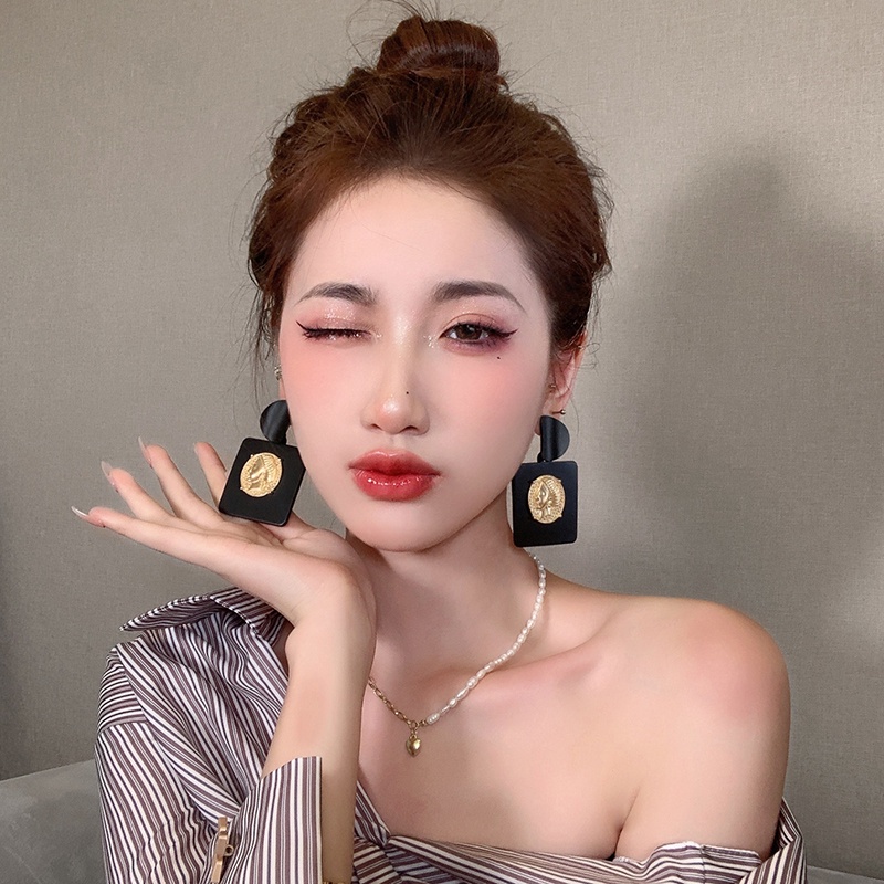 Hoa tai thiết kế hình học phong cách Âu Mỹ thời trang 2021 dành cho nữ