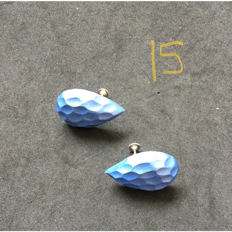 Khuyên tai gỗ đeo sát tai