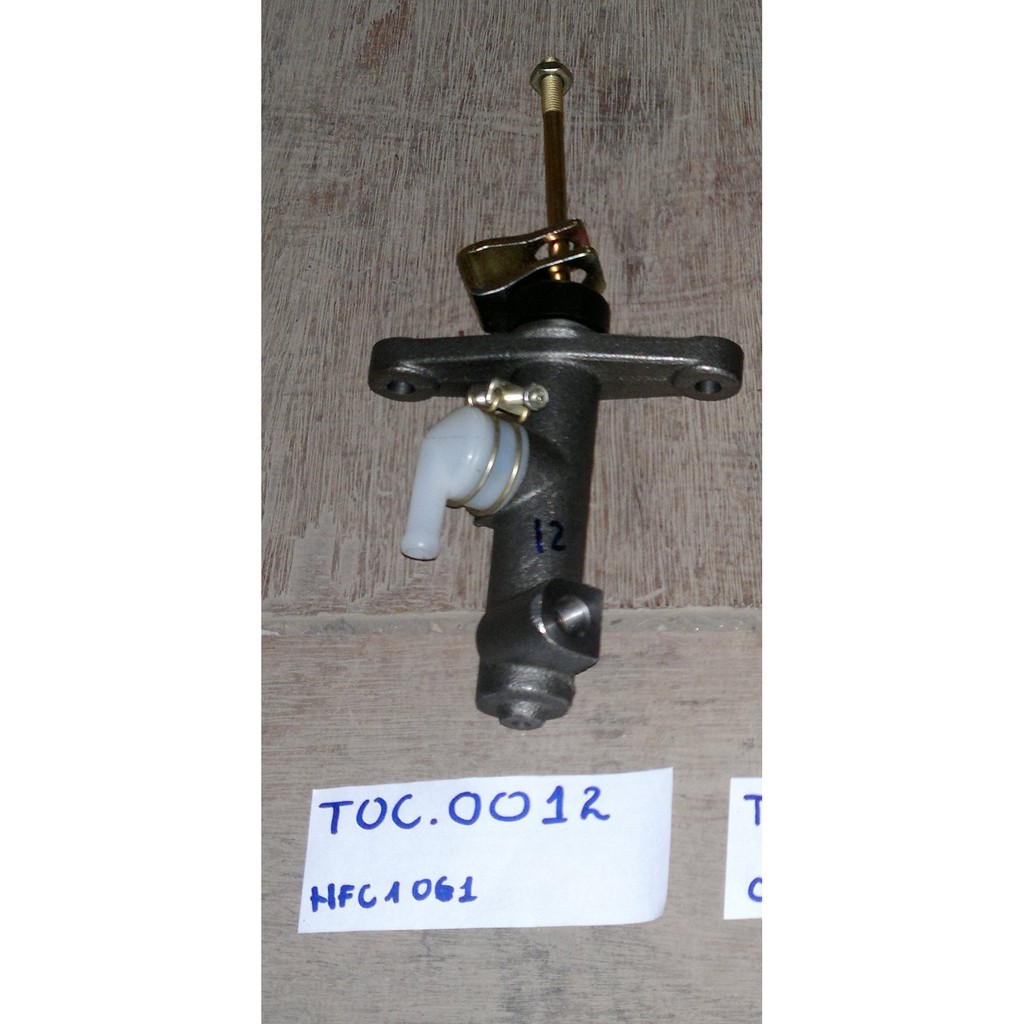 Tổng côn trên  xe Jac, chiến thắng , Đường kính xi lanh 22mm* 2 lỗ bắt 100mm, lỗ dầu M12. Hàng Hangda