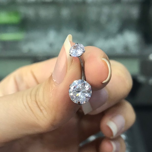 Khuyên rốn đá trắng cao cấp