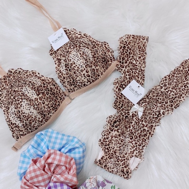 Set nội y thiết kế - Da Beo - Áo cài trước - Quần lót Y Chicky thong - ren thun hoạ tiết - Voan Mya - Pastel Bralette