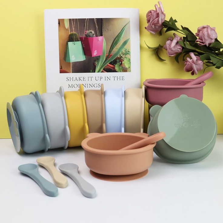 Bát Ăn Dặm Kèm Thìa Silicon Hình Gấu Cho Bé Đế Hít Chân Không Chống Lật Shop Mẹ Bí Đỏ AD64