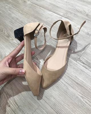 Giày sandal bít mũi gót kim tuyến
