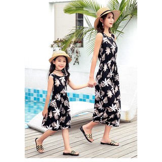 Đầm đôi đi biển cho mẹ và bé