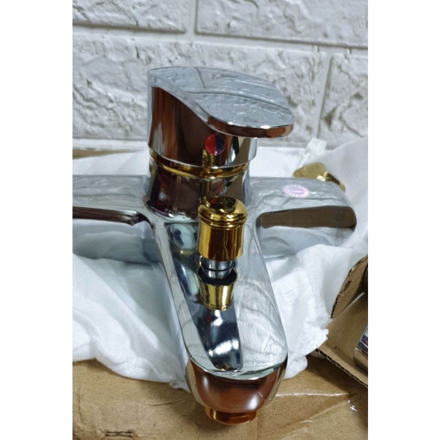 Vòi hoa sen tắm nóng, lạnh TOTO + chân sen gắn tường bảo hành 5 năm