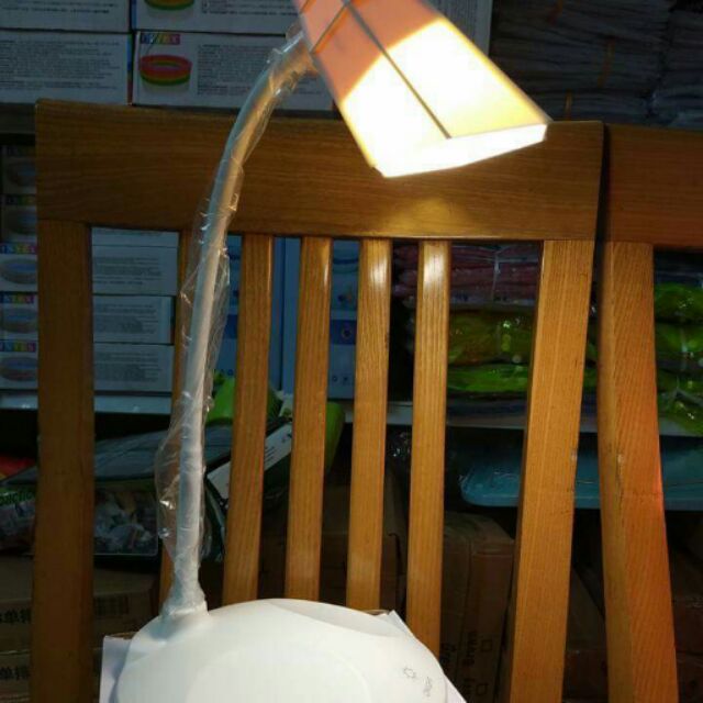 Đèn học chống cận cho bé