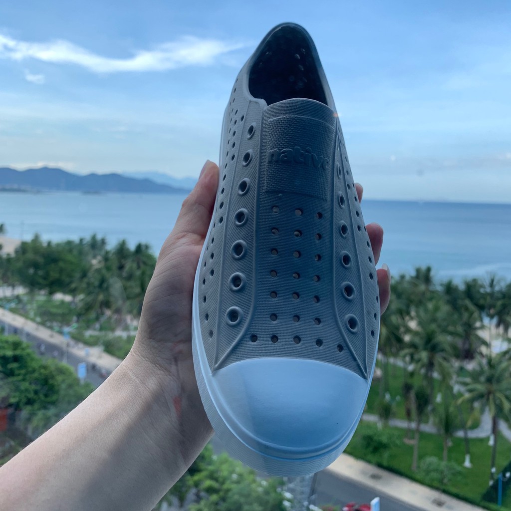 [TẶNG 4 JITBIZ] -Giày Nhựa Native Jefferson - Chất Nhựa E.V.A Siêu Nhẹ, Không Thấm Nước - MÀU XÁM TRẮNG | BigBuy360 - bigbuy360.vn