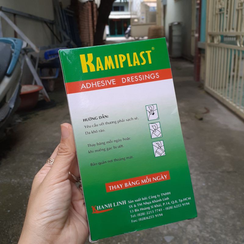 Hộp 100 miếng Băng cá nhân Kamiplast