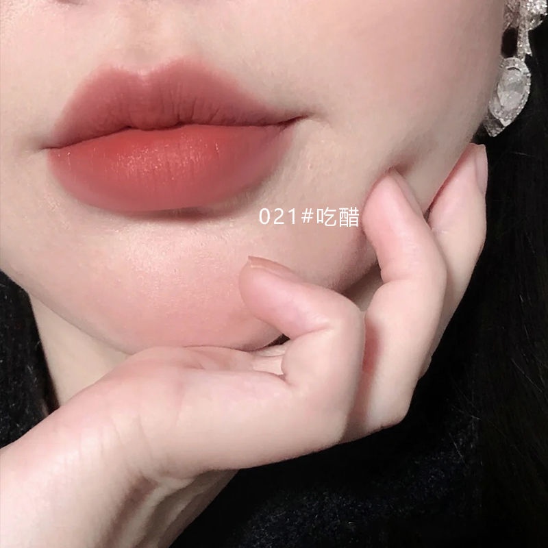 Son Môi DAIMANPU Mềm Mượt Dưỡng Ẩm Chống Thấm Nước Lâu Trôi Thiết Kế Vỏ Hình Thẻ Gấu Dâu Tây