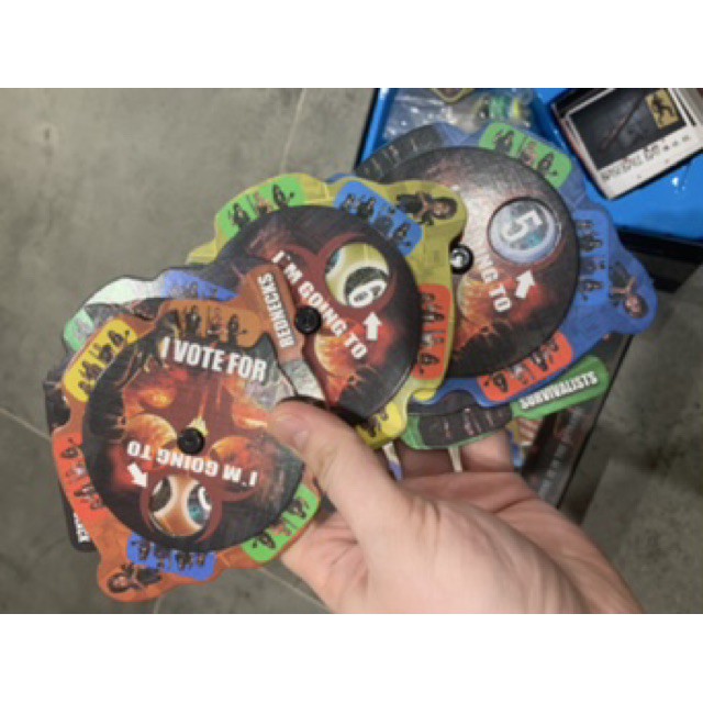 Trò Chơi Boardgame MALL OF HORROR : Survival Is In The Betrayal Tiếng Anh