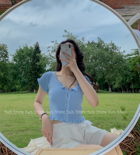 Áo croptop cúc dọc viền ren A1350 SUSTORE