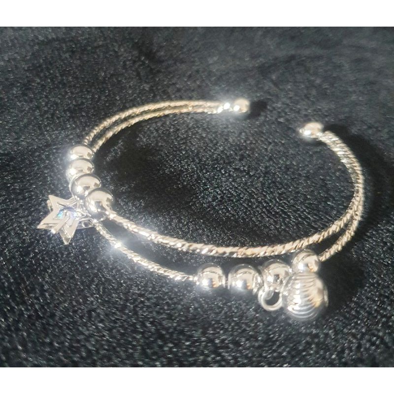 [ KHÔNG ĐEN GỈ - Giao Hỏa tốc ] Vòng tay lắc tay Titan thu to nhỏ được - có chuông và ngôi sao nhỏ may mắn LTNSMM