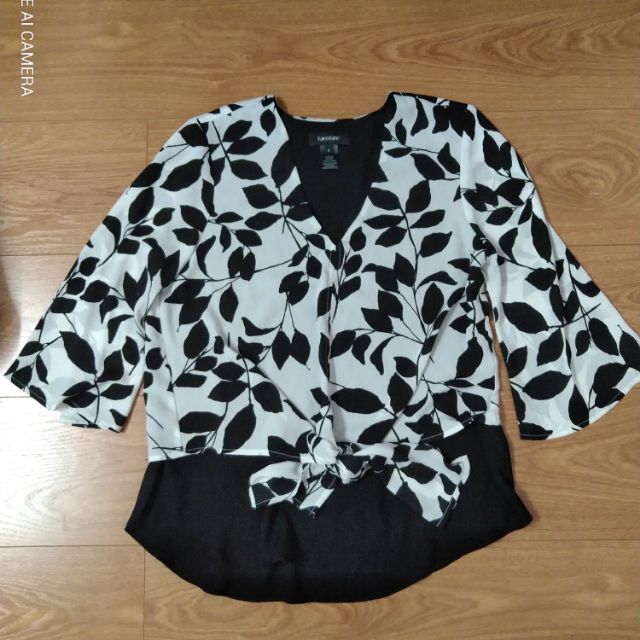 Áo Karen Kane hoa văn size S