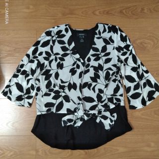 Áo Karen Kane hoa văn size S