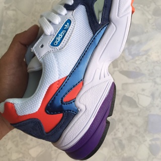 Giày Falcon Adidas