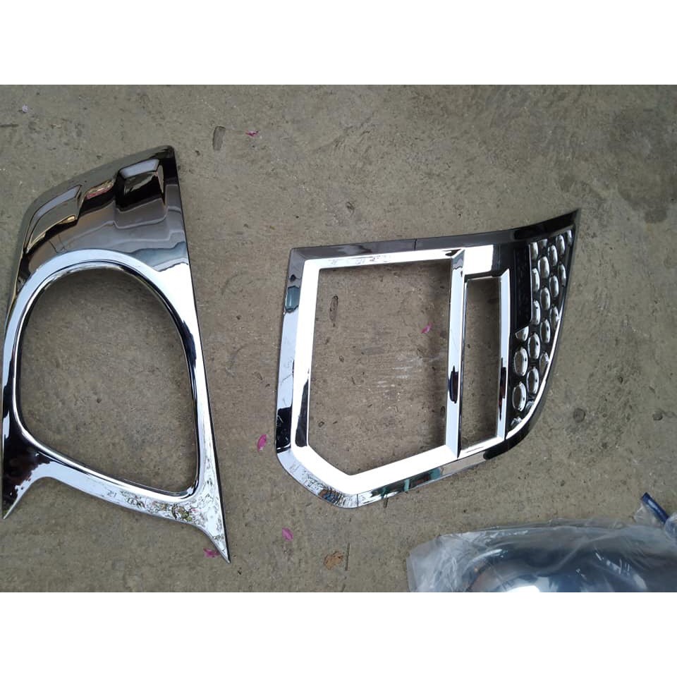 Ốp viền đèn gầm xe Ford Transit 2014-2019 mạ crom cao cấp