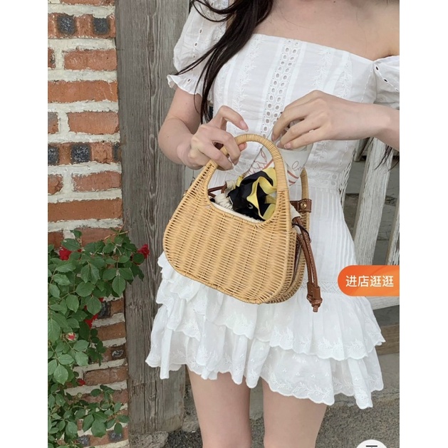 ĐẦM XÔ TRẮNG ĐỤC LỖ THÊU HOA CHÂN BÈO TẦNG