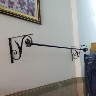 Eke sắt mỹ thuật kệ gắn tường / giá treo quần áo