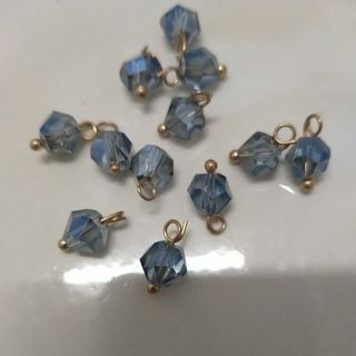 2viên pha lê đa giác xanh có móc treo 8mm