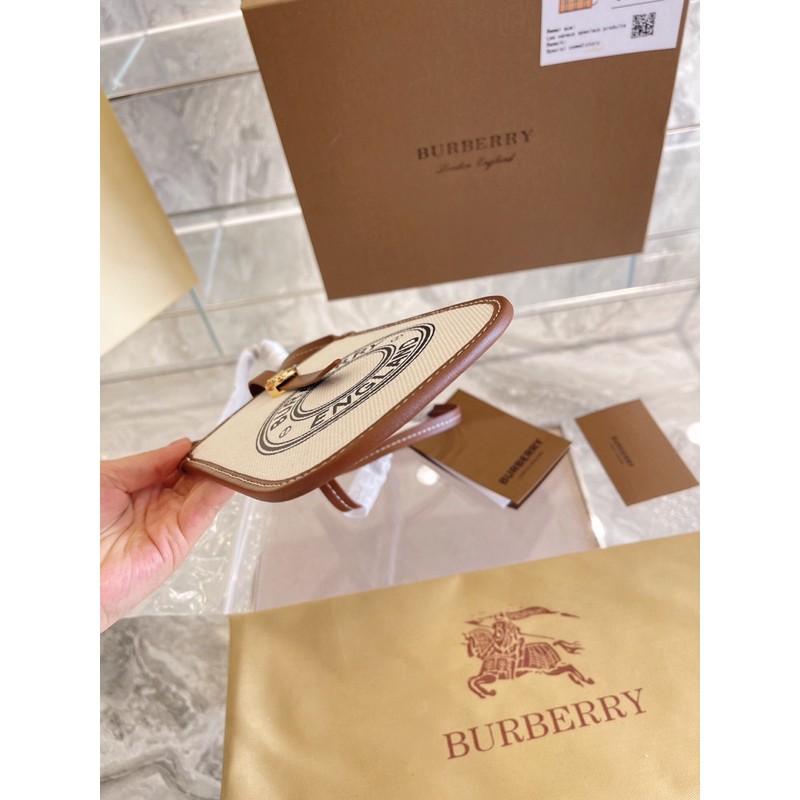 Túi đeo chéo Đây là mẫu couple dành cho cả nam và nữ burberry bbr