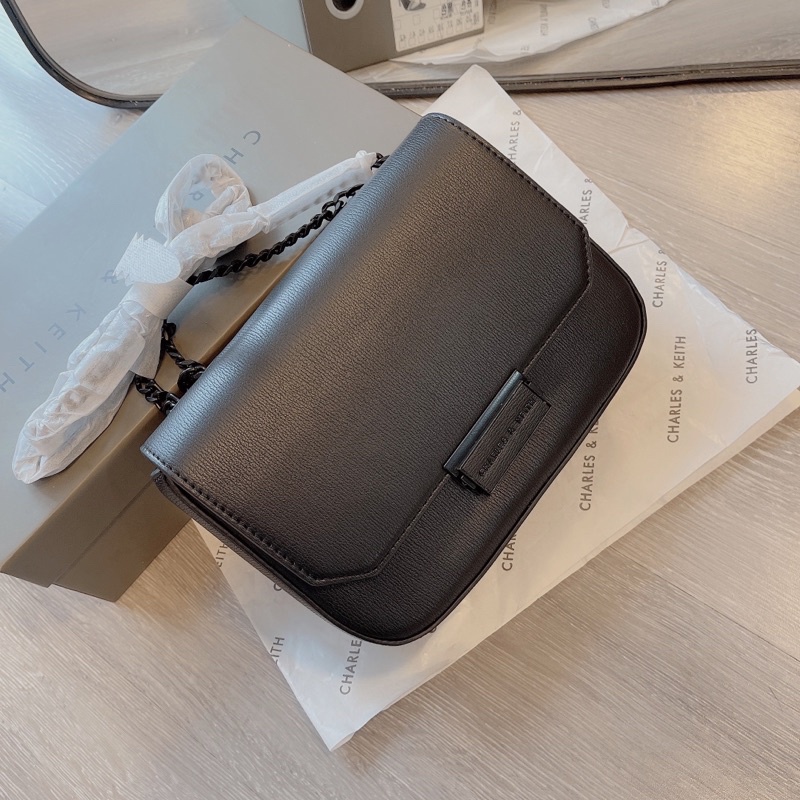 Túi nắp bấm full tag đen