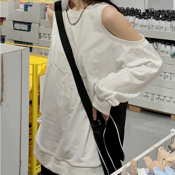 Áo hoodie trễ vai tay dài màu trắng thiết kế độc đáo phong cách Hàn Quốc