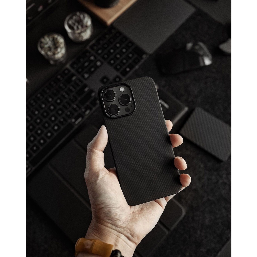 Ốp lưng Pocketo chất liệu Aramid Fiber cho iPhone 12, 13 Sợi Kevlar | Siêu mỏng, siêu bền