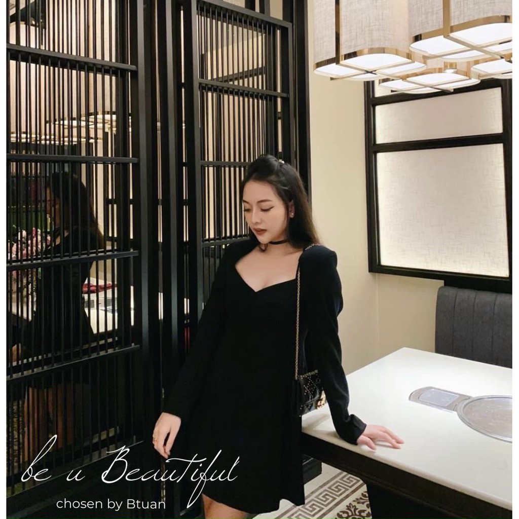 VÁY ĐỎ CỔ VUÔNG XÒE