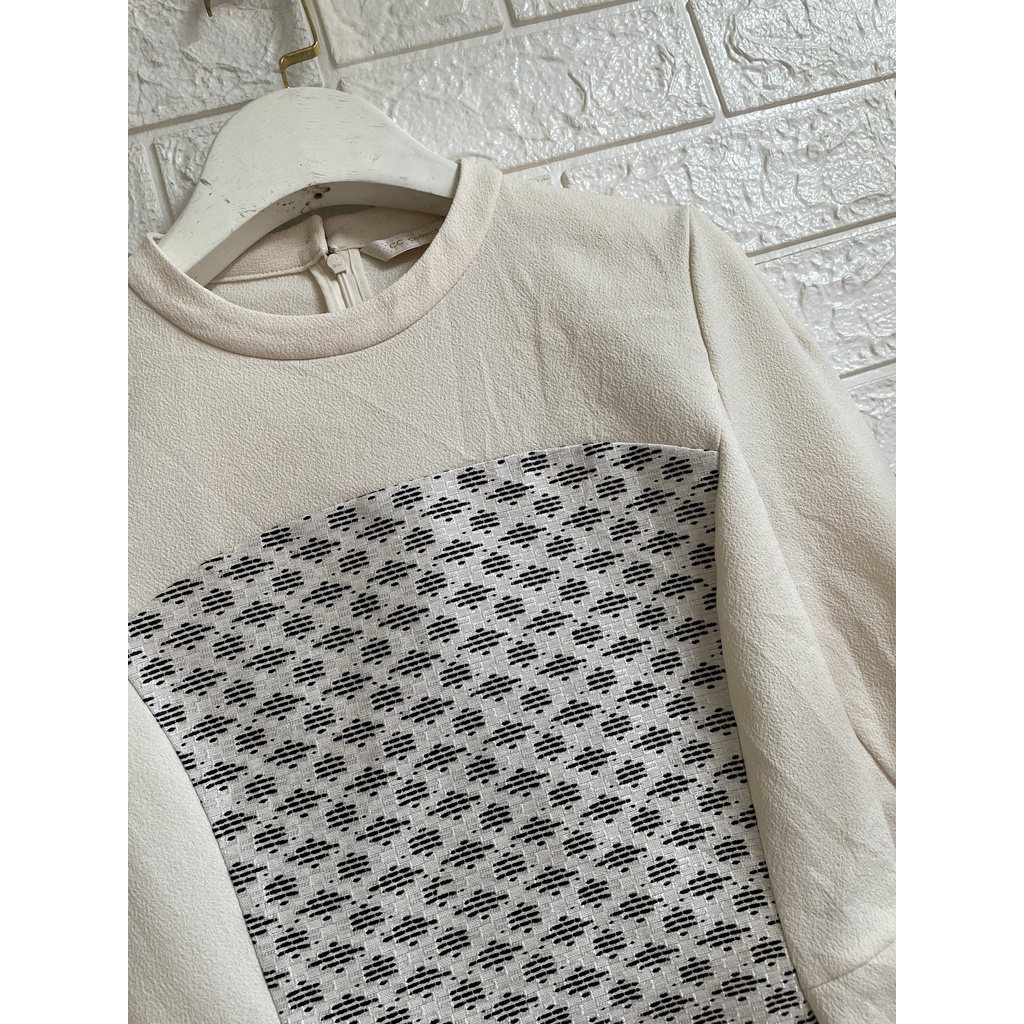 Áo phối dáng peplum