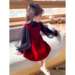Váy nhung đỏ + áo len pha ren bé gái