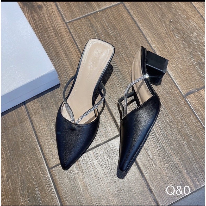 Sục nữ sục cao gót mũi nhọn gót vuông 5cm 2 màu đen kem quai đính đá sành điệu thời trang mã M08