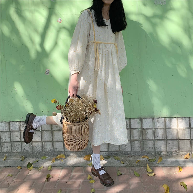 Đầm yếm lửng dáng rộng họa tiết hoa cúc thiết kế mới thời trang mùa xuân dành cho nữ