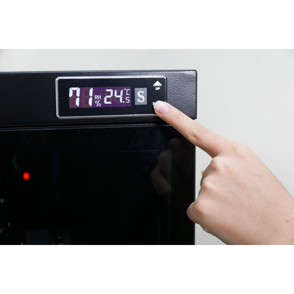 Tủ chống ẩm cao cấp FujiE DHC60 new model 2021( 60 lít, 30% - 80% RH)- bảo hành 5 năm