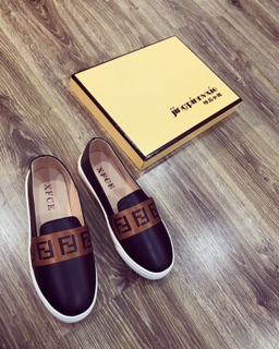 Giày slipon fendi
