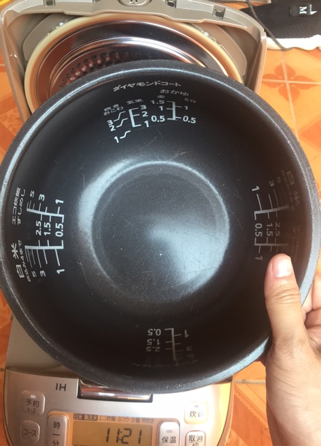 NỒI CƠM ĐIỆN CAO TẦN IH PANASONIC SR-HC101 1LIT