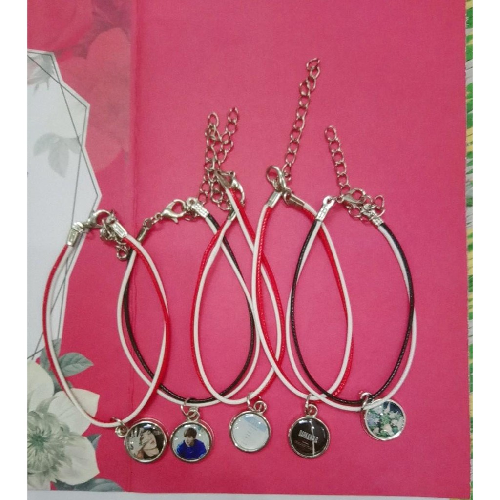 Combo 2 vòng tay in hình BTS