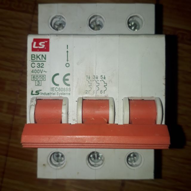 Aptomat 3 pha MCB LS 32A