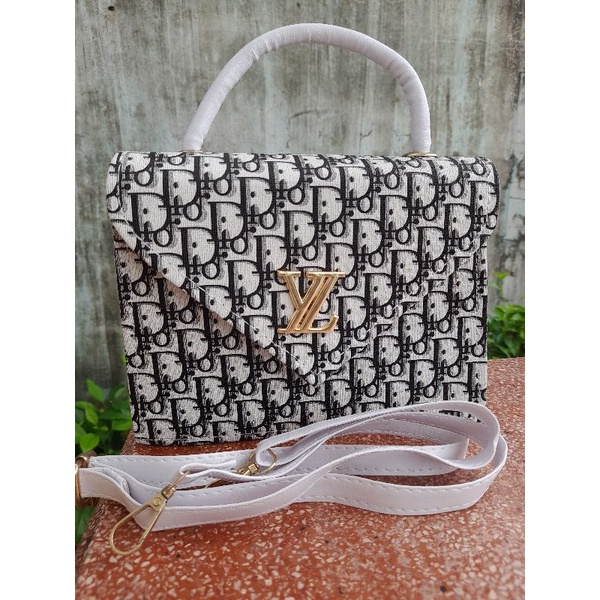 Túi xách túi đeo chéo chữ đen trắng