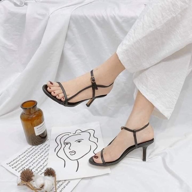 Sandal quai mảnh gót nhọn