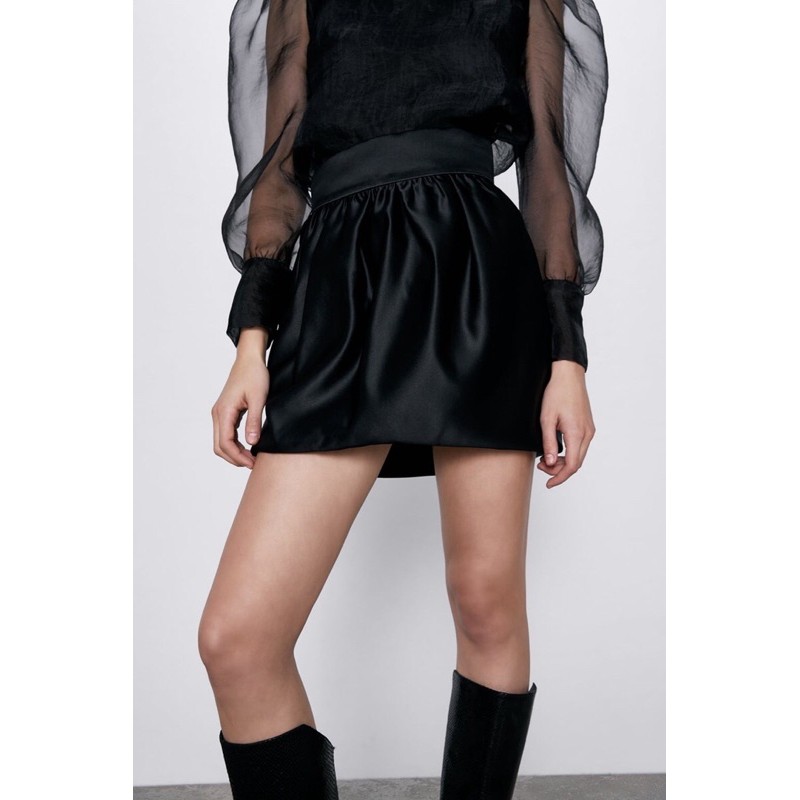 Chân váy đen phồng Zara