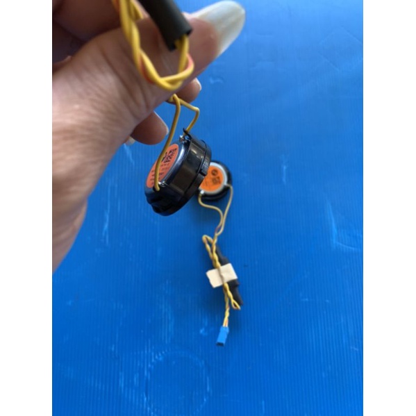1 cặp= 2 cái loa siêuTREBL rời HERMAN KARDON tháo xe BMW_CHÍNH_HÃNG.loa có tụ treble. công suất 20w-40w.trebl trong sáng