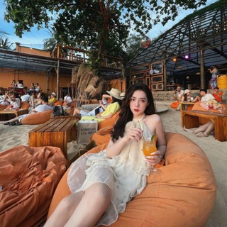Đầm maxi cổ yếm đính hoa