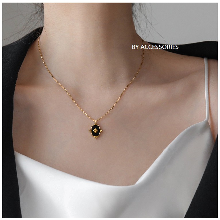 Dây chuyền titan mặt chữ nhật sơn đen phối hoa văn cổ điển không gỉ