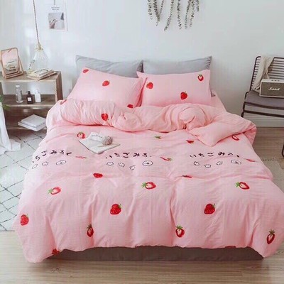 Bộ Chăn Ga Gối Bo Decor Họa Tiết Dâu Tây