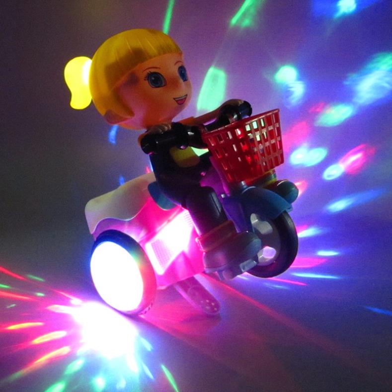 Cậu bé đi xe đạp 3 bánh bốc đầu xe xoay 360 độ có đèn led và nhạc sôi động EMA