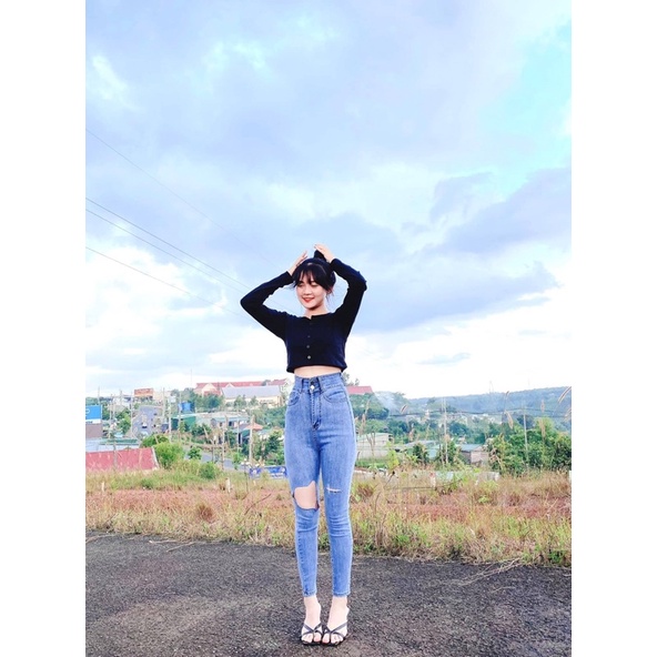 Set Jean dài lưng cao rách ô + crop gân tay dài