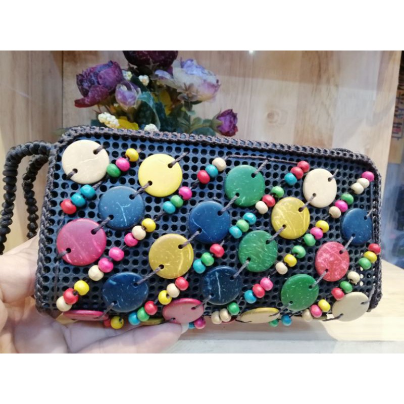 BÓP CẦM TAY HANDMADE ĐÍNH HẠT GỖ VÀ VỎ DỪA